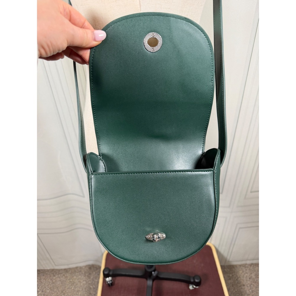Urban Outfitters Forest Green Saddle Crossbody Bag Silver Turnlock Accent - Picture 5 of 16